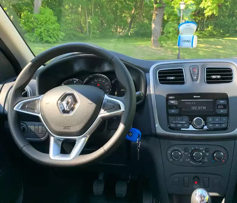 Аренда Renault Logan Stepway в Калининграде | CarPlus